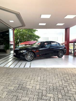 BMW 320i 2.0 16V TURBO GASOLINA SPORT AUTOMÁTICO